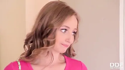 Страстная групповая ебля в сауне классно расслабила двух голых красоток из офиса